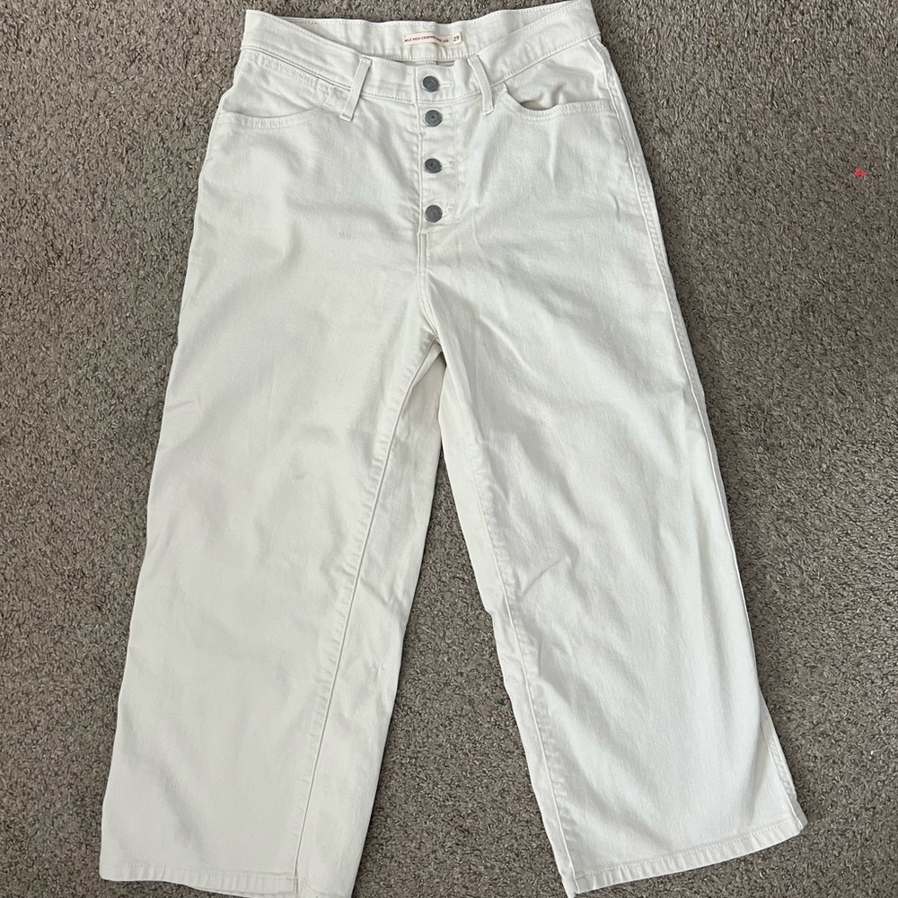 white levi’s